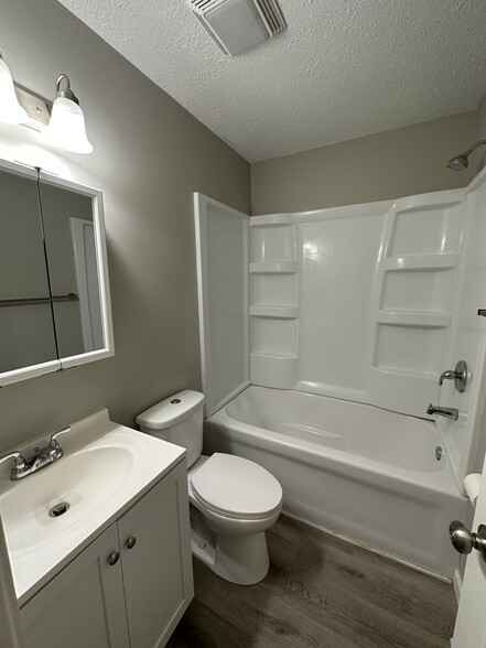 Building Photo - 812 Wix Ln