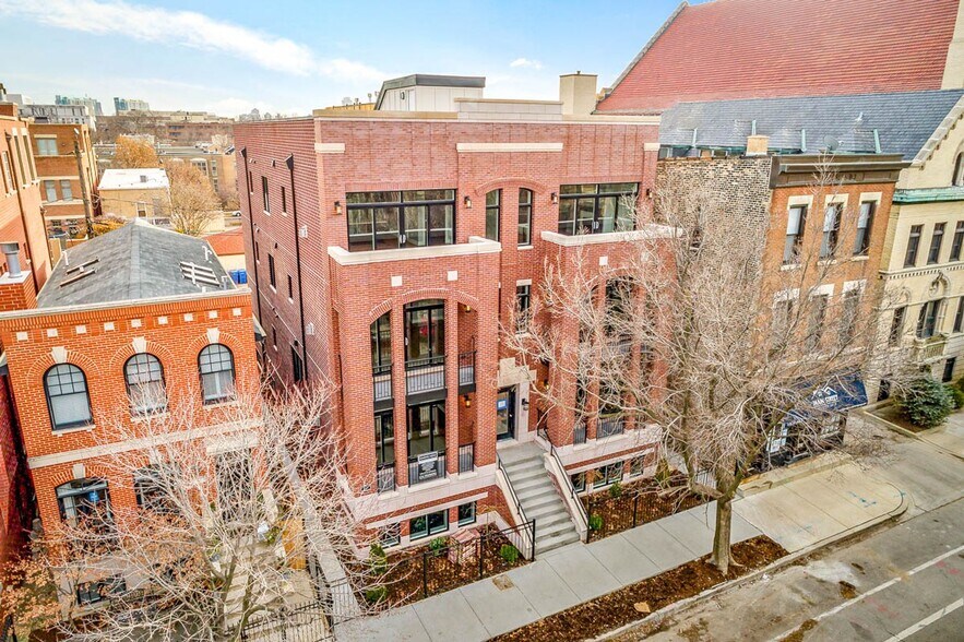 Building Photo - 2320 N Southport Ave