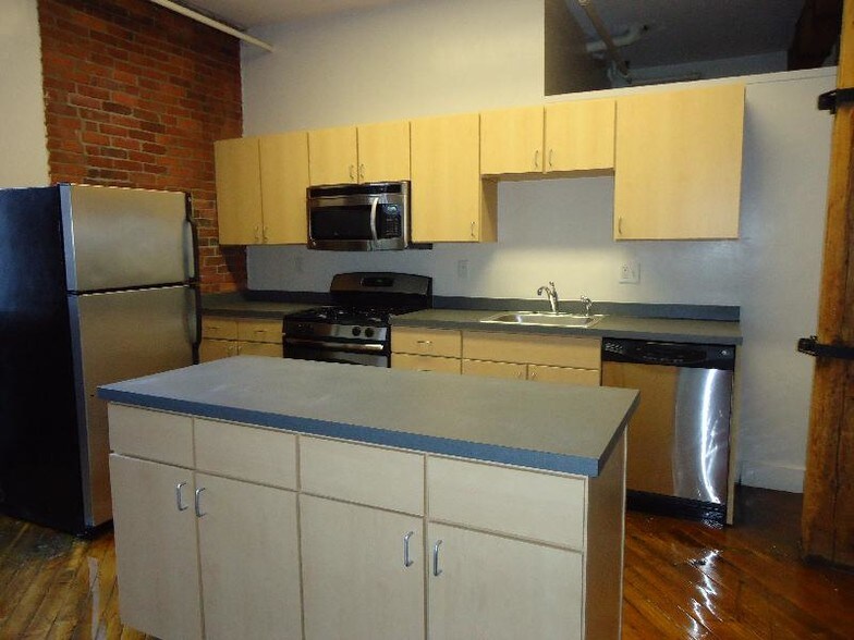 Building Photo - 790 Tremont St