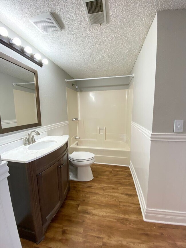 Building Photo - wh506