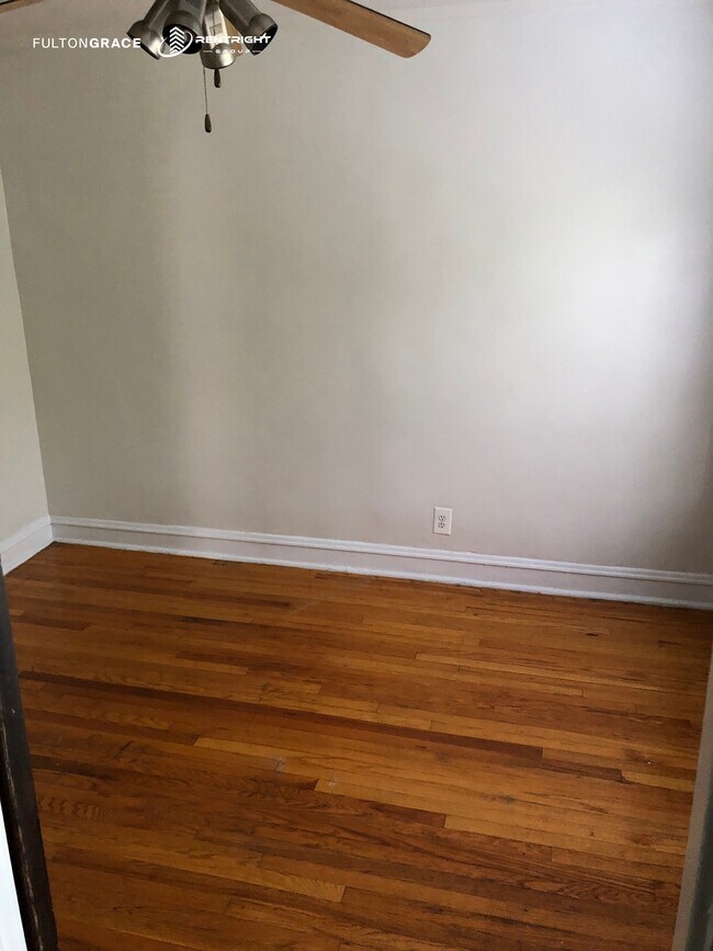Building Photo - 4101 W Belmont Ave