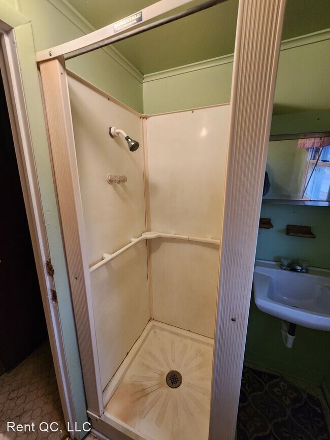 Building Photo - 2 br, 1 bath House - 224 4th St