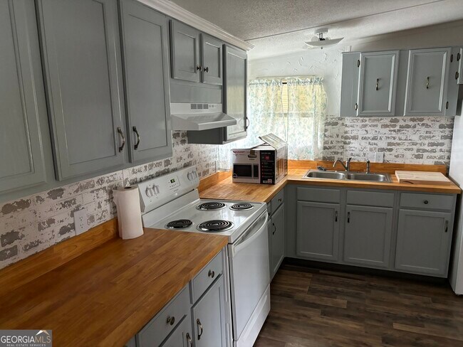 Building Photo - 266 Spring Lake Dr