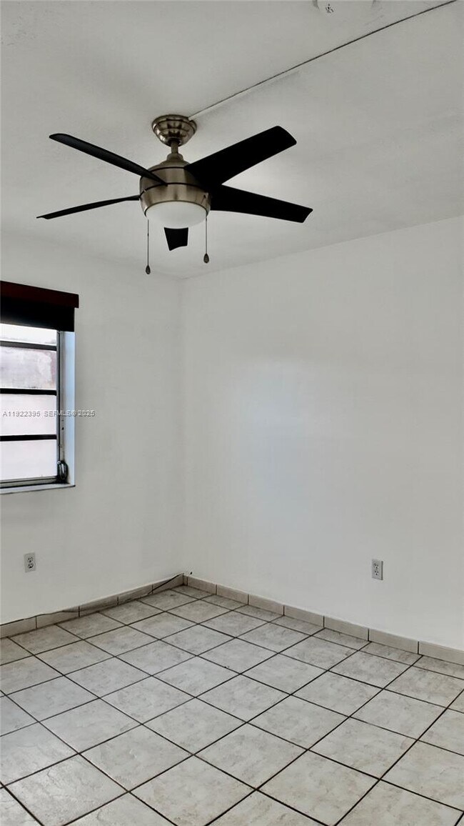 Building Photo - 325 NW 72nd Ave