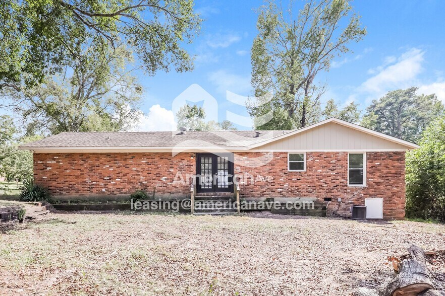 Building Photo - 2557 Saratoga Dr