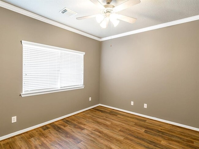 Building Photo - 3006 E Park at Fairdale