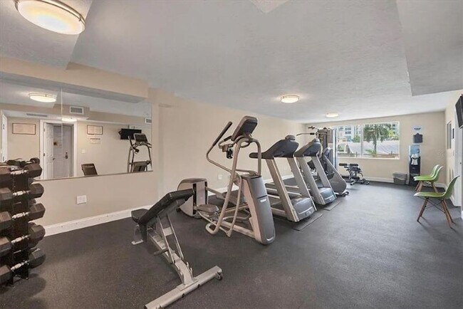 Building Photo - DOWNTOWN 15th FLOOR CONDO! 2 BEDROOM CONDO ! UPDATED! CITY VIEWS!