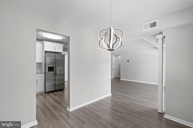 Building Photo - 9728 Kingsbridge Dr
