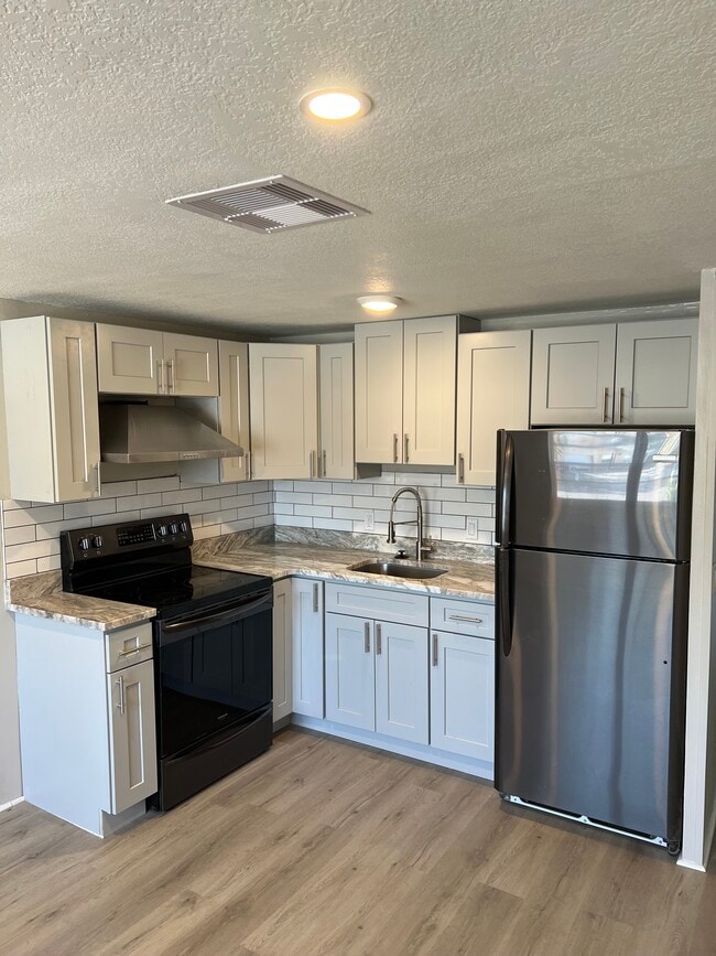 Building Photo - 612 Dogwood Ct
