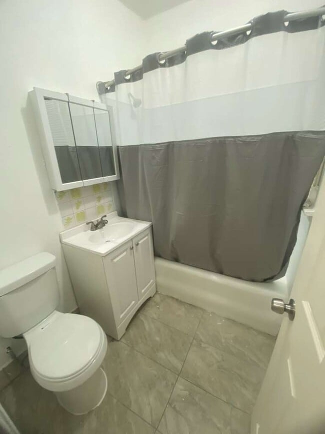 Building Photo - 5952 W Roosevelt Rd