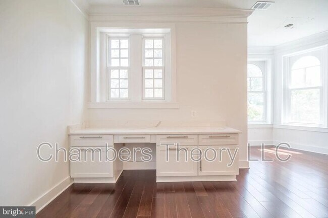 Building Photo - 1640 19th St NW