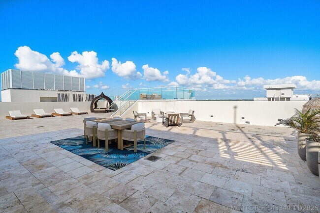 Building Photo - 3550 S Ocean Blvd