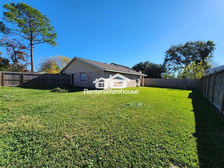 Building Photo - 1619 Merton Dr