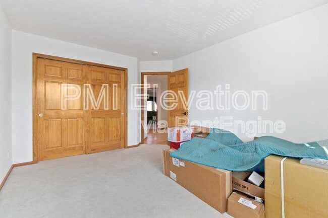 Building Photo - 829 W Sparrow Hawk Dr