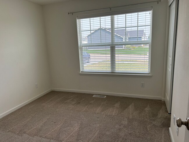 Building Photo - Available in August - Spacious 4 Bedroom, 3 Bathroom Home in the Linn-Mar School District