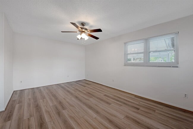 Building Photo - 910 Judiway St