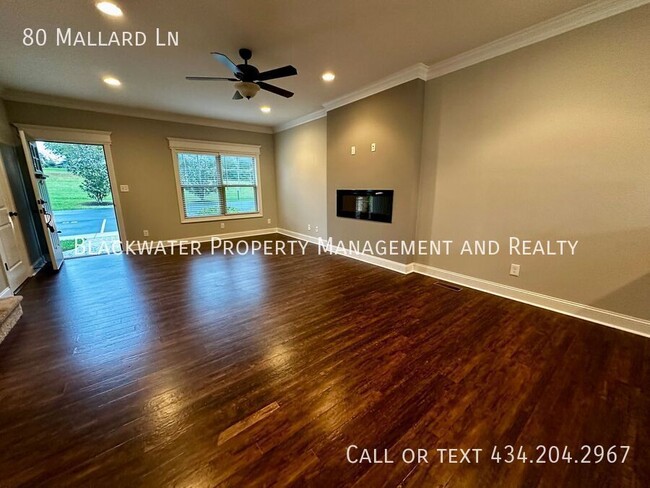 Building Photo - 3 Bedroom Townhome in Braxton Park!