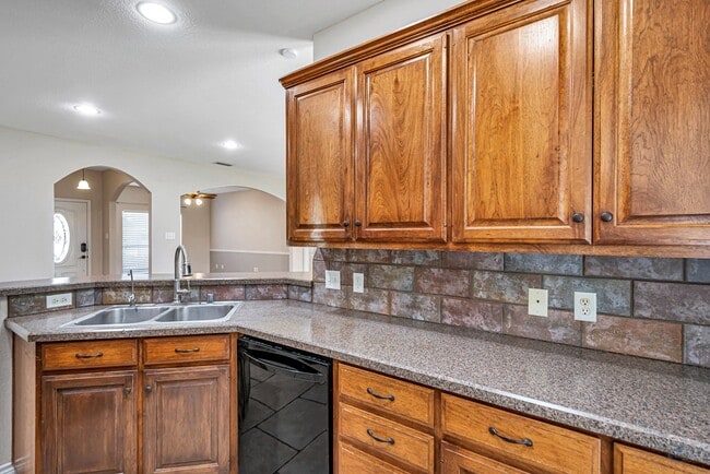 Building Photo - 5409 San Saba Ct