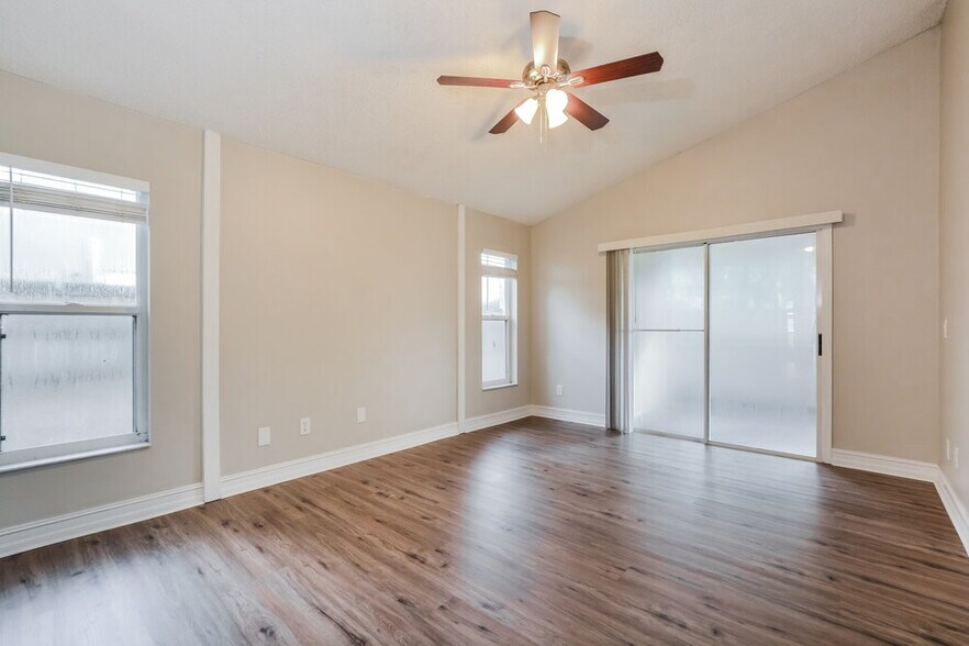 Building Photo - 2082 Petit Ct