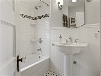 Building Photo - 169 George St