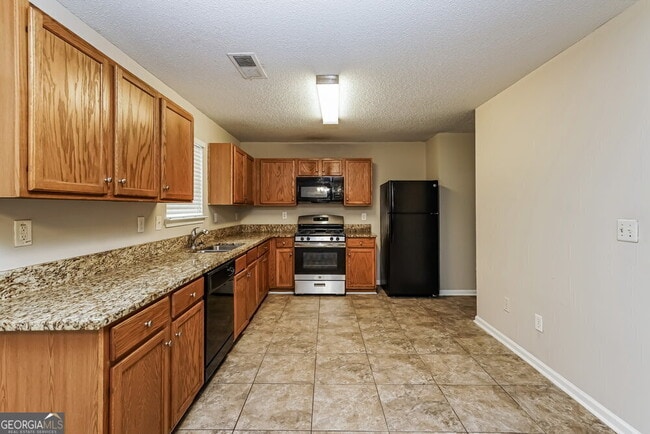 Building Photo - 415 Pinevale Ct