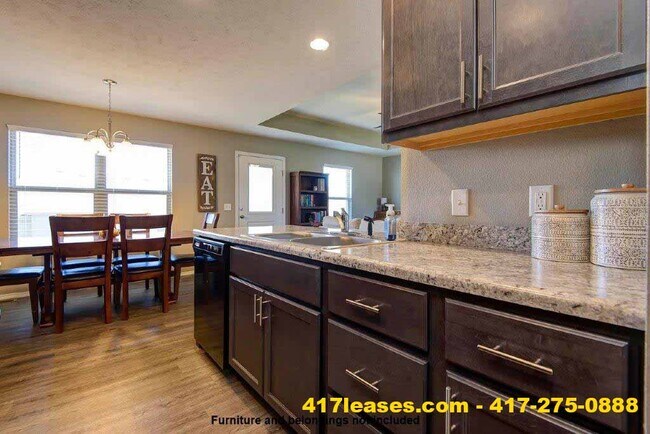 Building Photo - 1338 Marseilles Ave