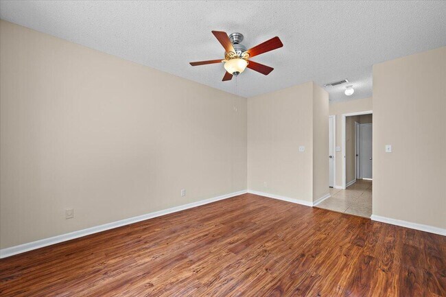 Building Photo - 144 Deerfield Ct