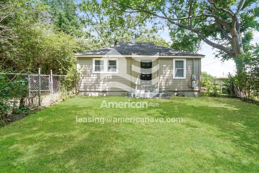 Building Photo - 1612 8th St