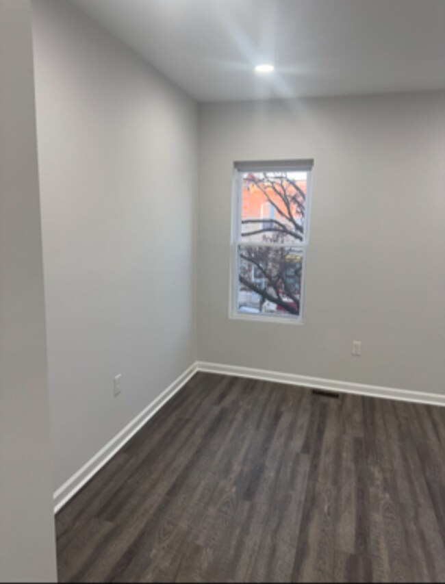 Building Photo - Beautifully Updated Townhome in Prime Location – Move-In Ready!