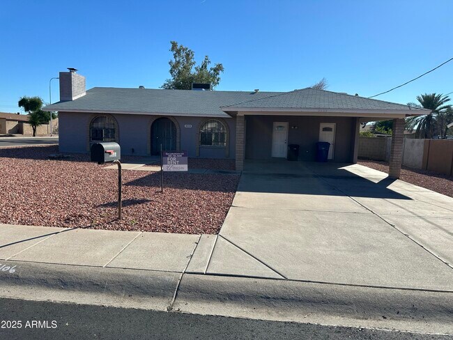 Building Photo - 2535 E Maryland Dr