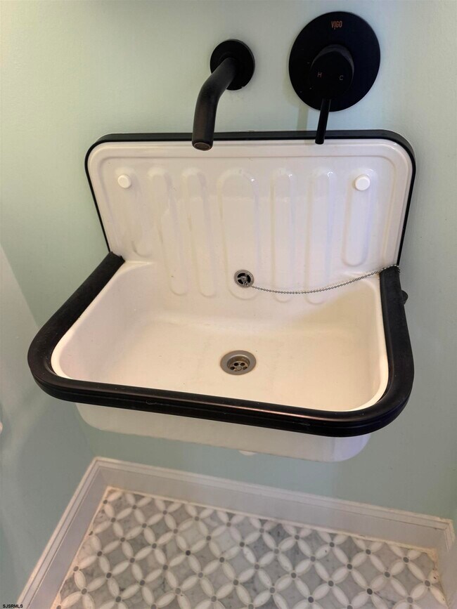 Building Photo - 3808 Ventnor Ave