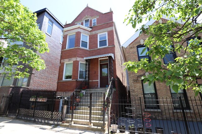 Building Photo - 1625 W Beach Ave