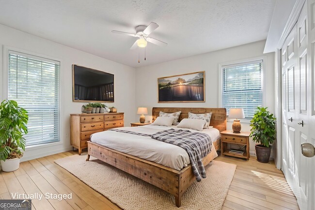 Building Photo - 127 Circle H Dr