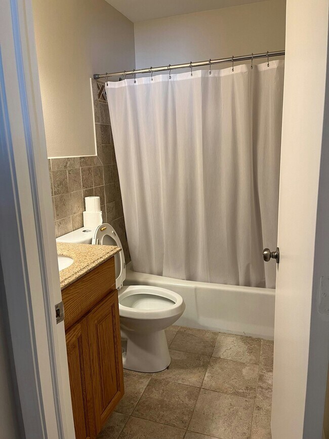 Building Photo - 201 Provincial Ct