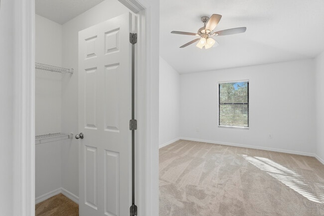 Building Photo - Bay Isle II