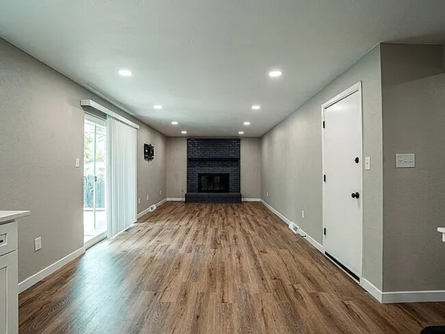 Building Photo - Remodeled 3 bedroom, 3 bath home with addi...