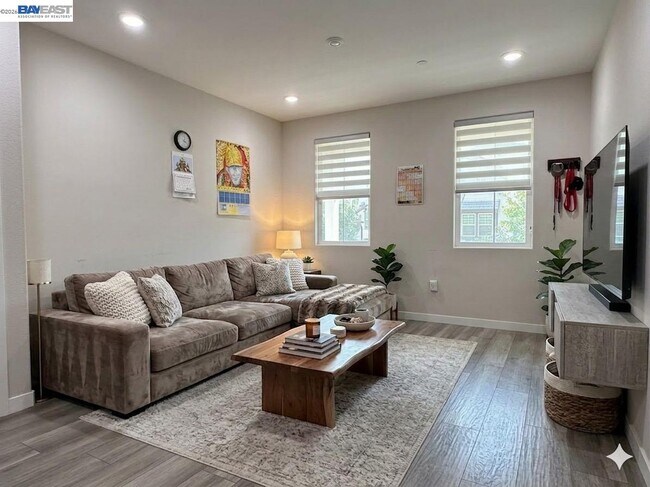 Building Photo - 2282 S Podere Dr