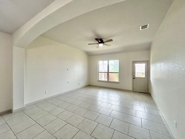 Building Photo - Beautiful 4BED/3BATH House for Rent! Avail...
