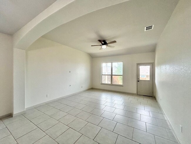 Building Photo - Beautiful 5BED/3BATH House for Rent! Avail...