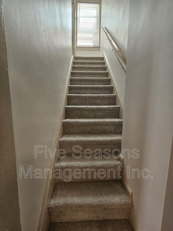 Building Photo - 206-208 North Champlain Street - 208