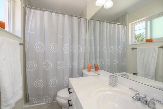 Building Photo - 2228 SE 10th St