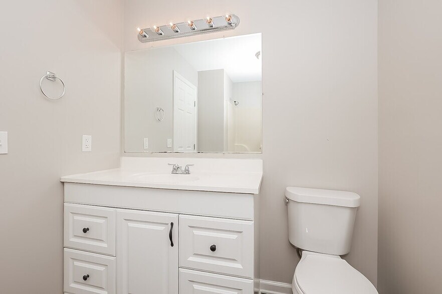 Building Photo - 2535 Ramblewood Dr