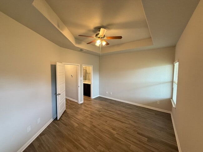 Building Photo - 3bd 2ba in Prime Location