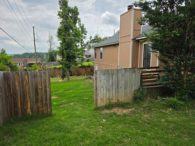 Building Photo - Great 3BR 2BA Find in Pleasant Tree Neighborhood!