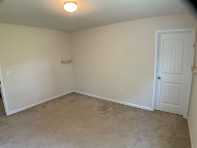 Building Photo - 4 Bed, 3 Bath in Desirable Apex