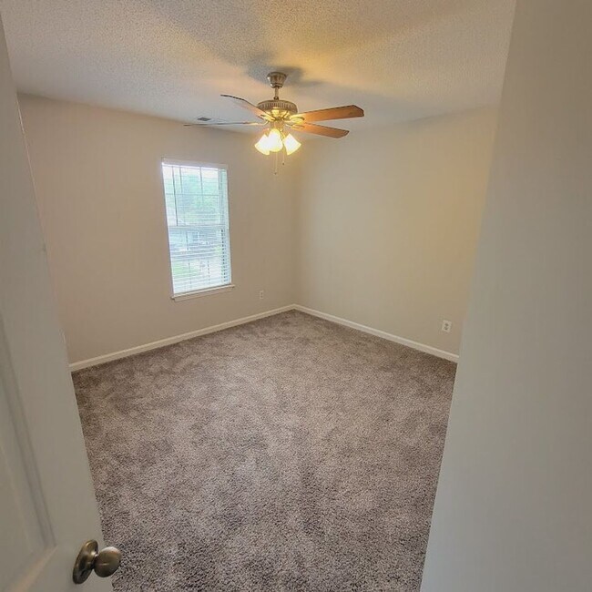 Building Photo - Steel Creek Area! Traditional 4BR/2.5BR Ho...