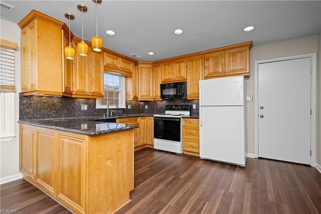 Building Photo - 821 Gene Crescent