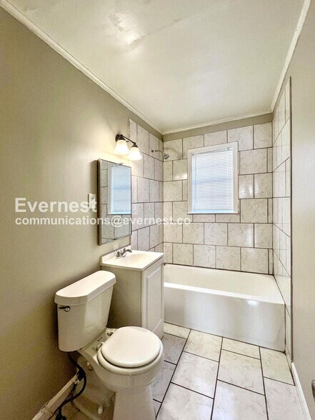 Building Photo - 3208 Winslow Rd