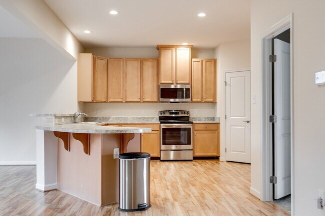 Building Photo - 5920 Regal Crest Terrace