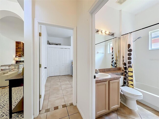 Building Photo - 2125 Emerald Green Cir